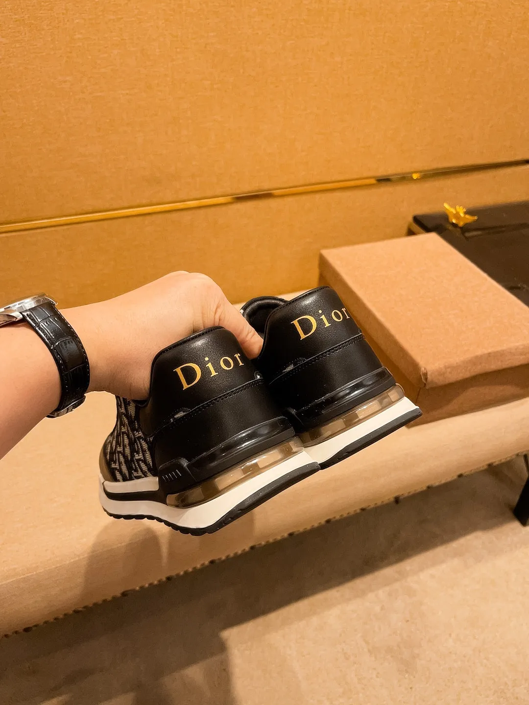Men's men's shoes💰 420💰🔥【Dior】🔥Men's high-end brand of shoes official website 1:1 latest masterpiece: the upper is made of first-layer cowhide imported from Italy with a comfortable and breathable lining➕original non-slip and wear-resistant outsole🔥, making walking more convenient and comfortable! An exclusive new model, a stunning work, a beautiful 1:1 replica [color] compared to the official quality! Create a fashionable personality to set off your uniqueness! A must-have for trendy men! Classic 🔥Size: 38-44 Color: 🔥 2⃣️colors available🔥